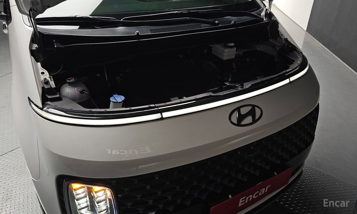  Hyundai Staria