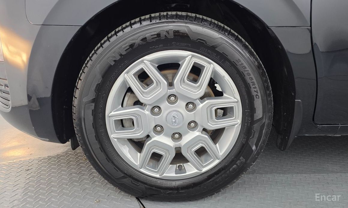  Hyundai Staria
