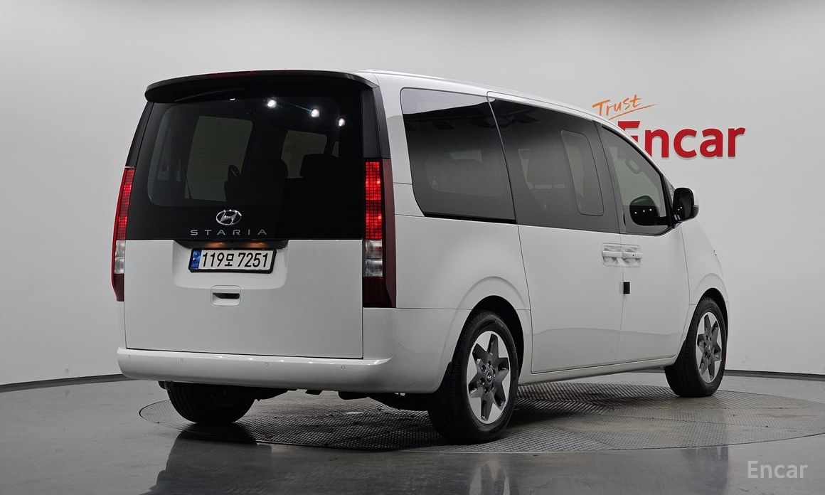  Hyundai Staria