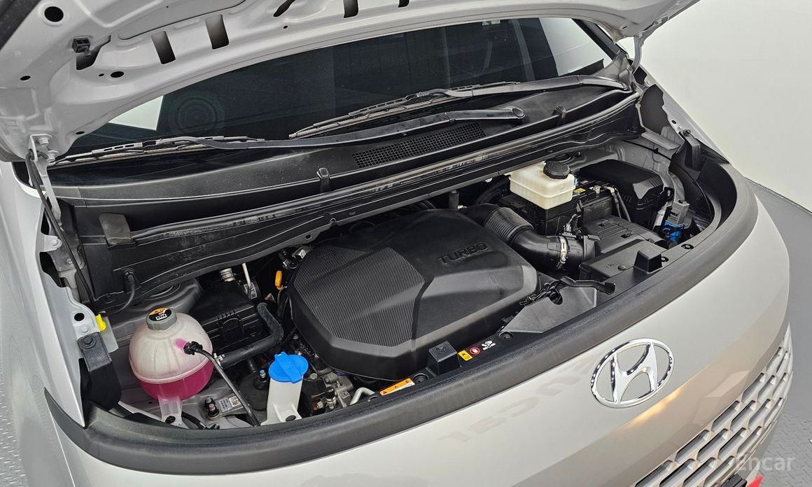  Hyundai Staria
