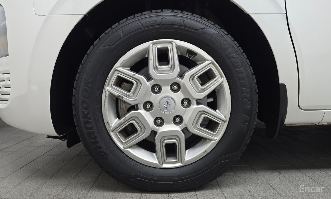  Hyundai Staria