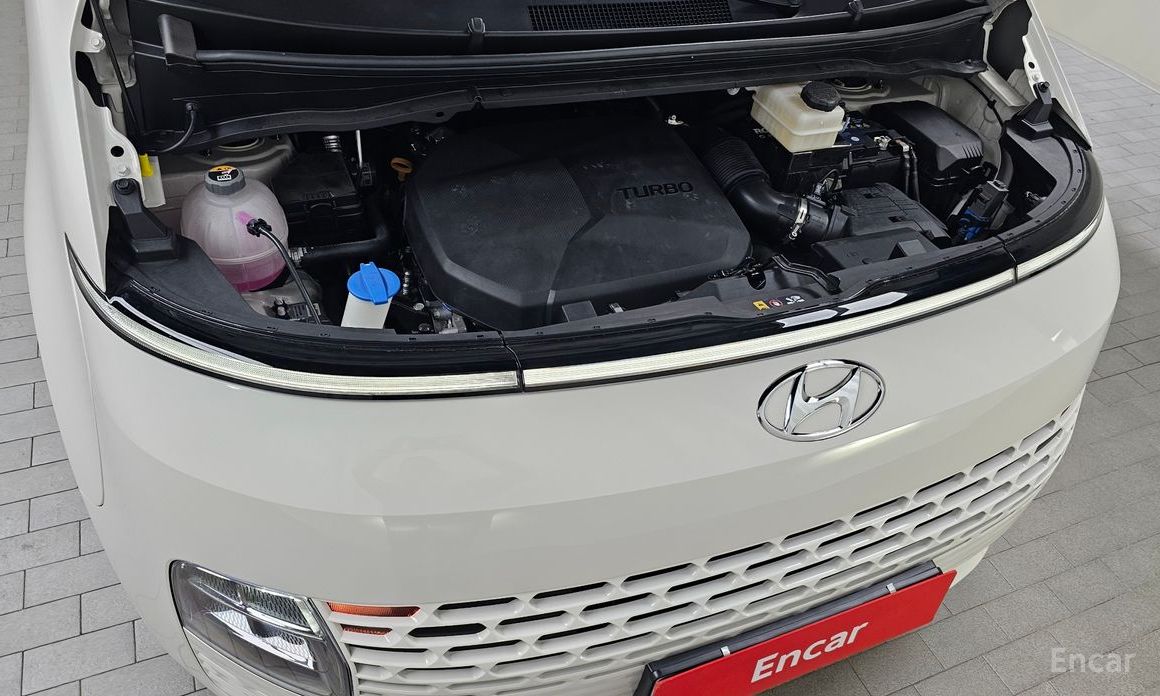  Hyundai Staria