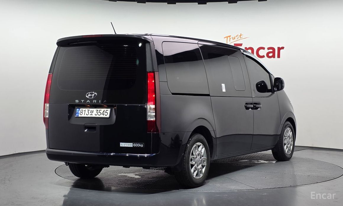  Hyundai Staria