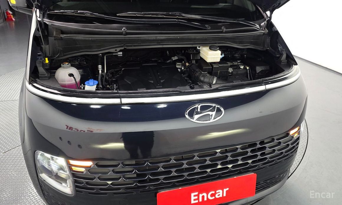  Hyundai Staria