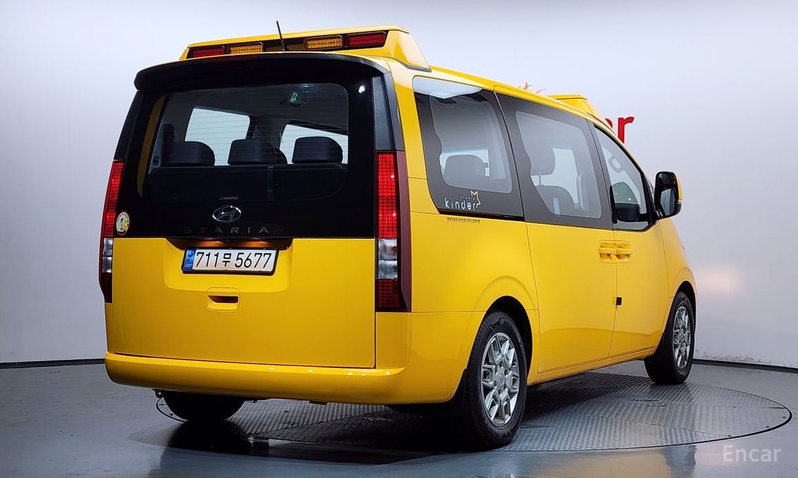  Hyundai Staria