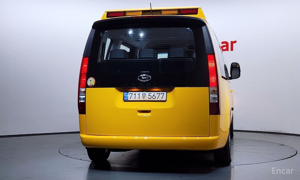  Hyundai Staria