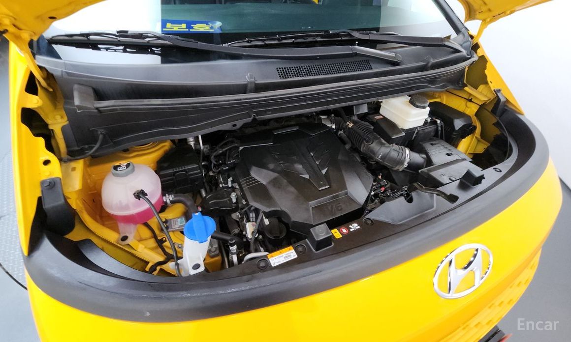  Hyundai Staria