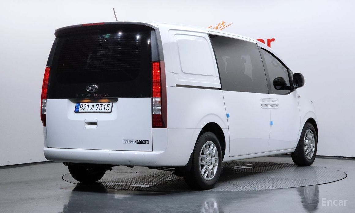  Hyundai Staria