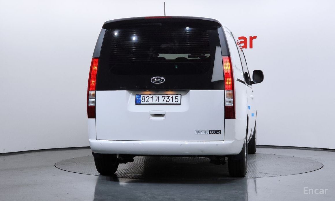  Hyundai Staria