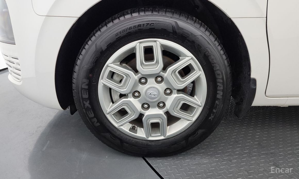 Hyundai Staria
