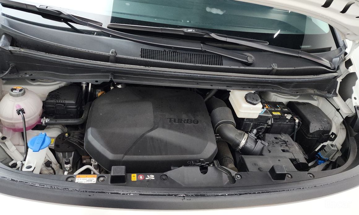  Hyundai Staria