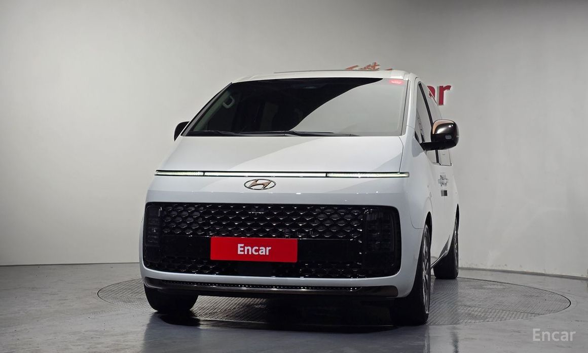  Hyundai Staria