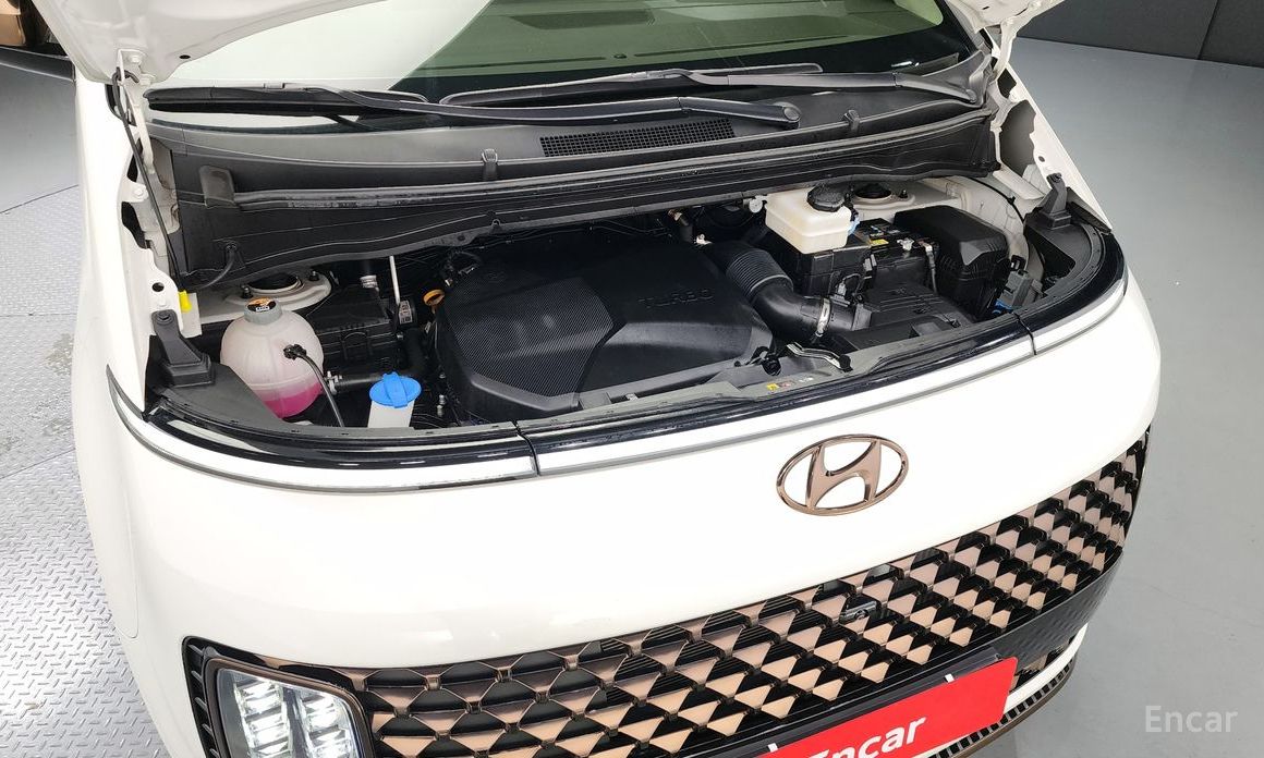  Hyundai Staria