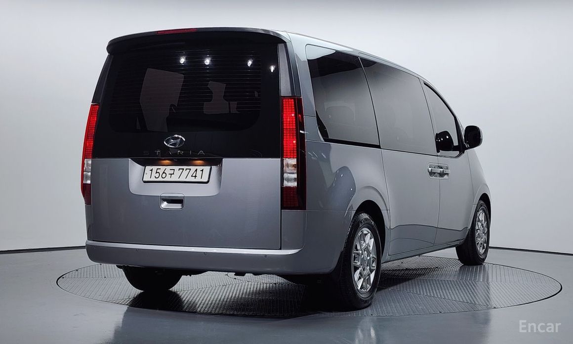  Hyundai Staria