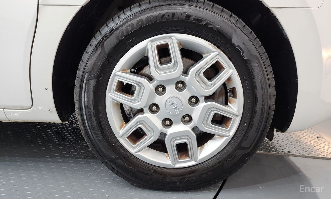  Hyundai Staria