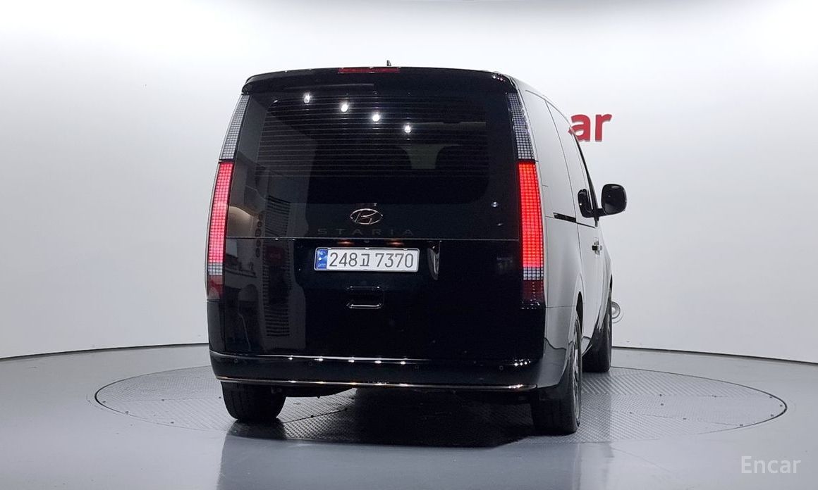  Hyundai Staria