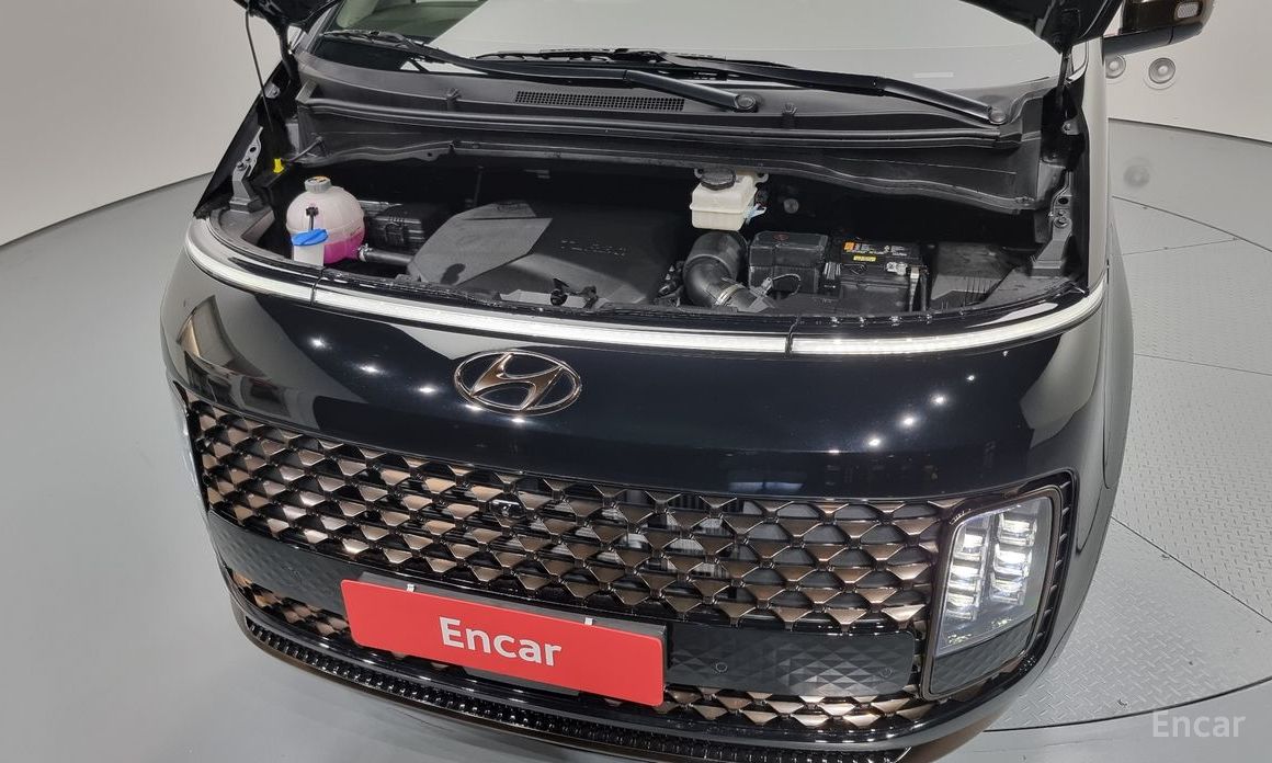  Hyundai Staria