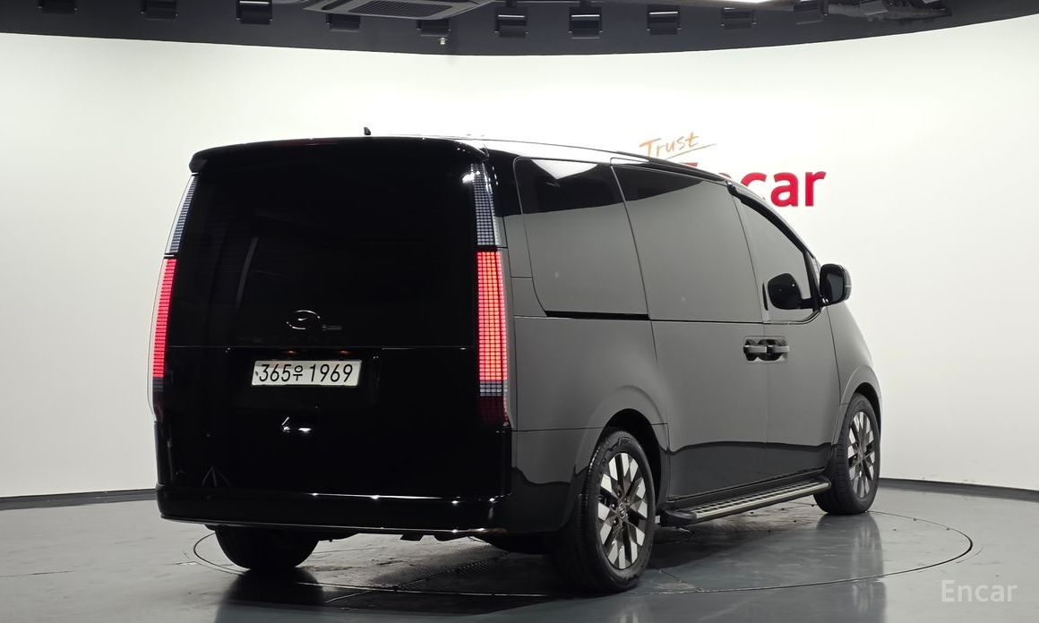 Hyundai Staria