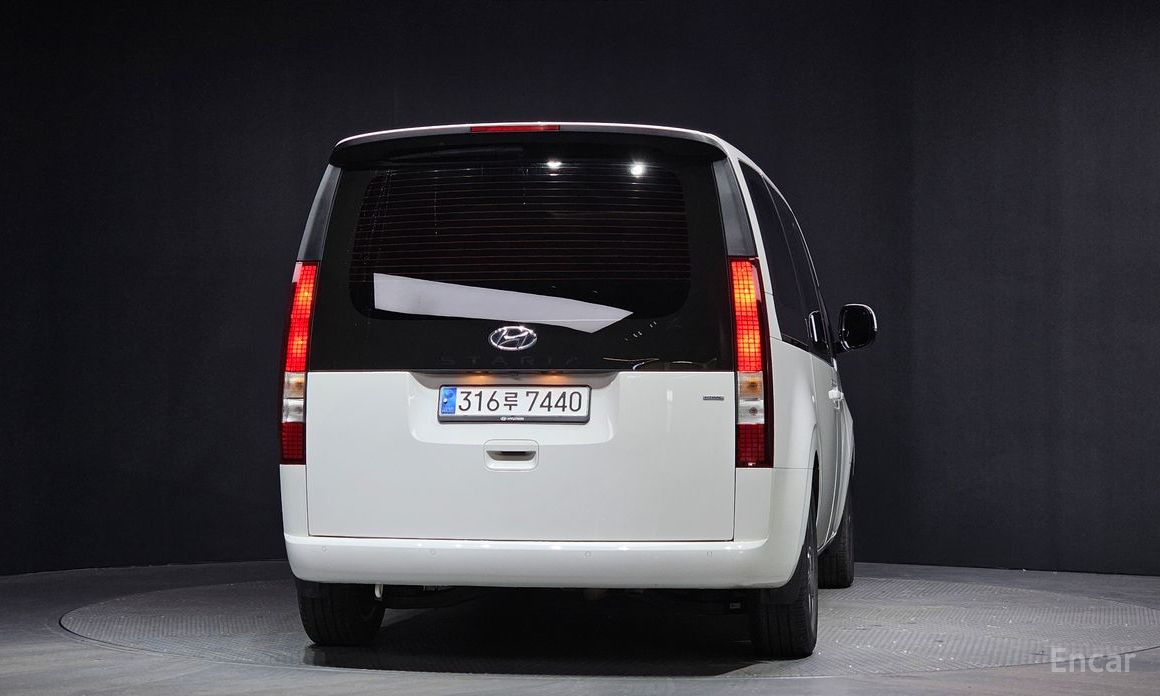  Hyundai Staria