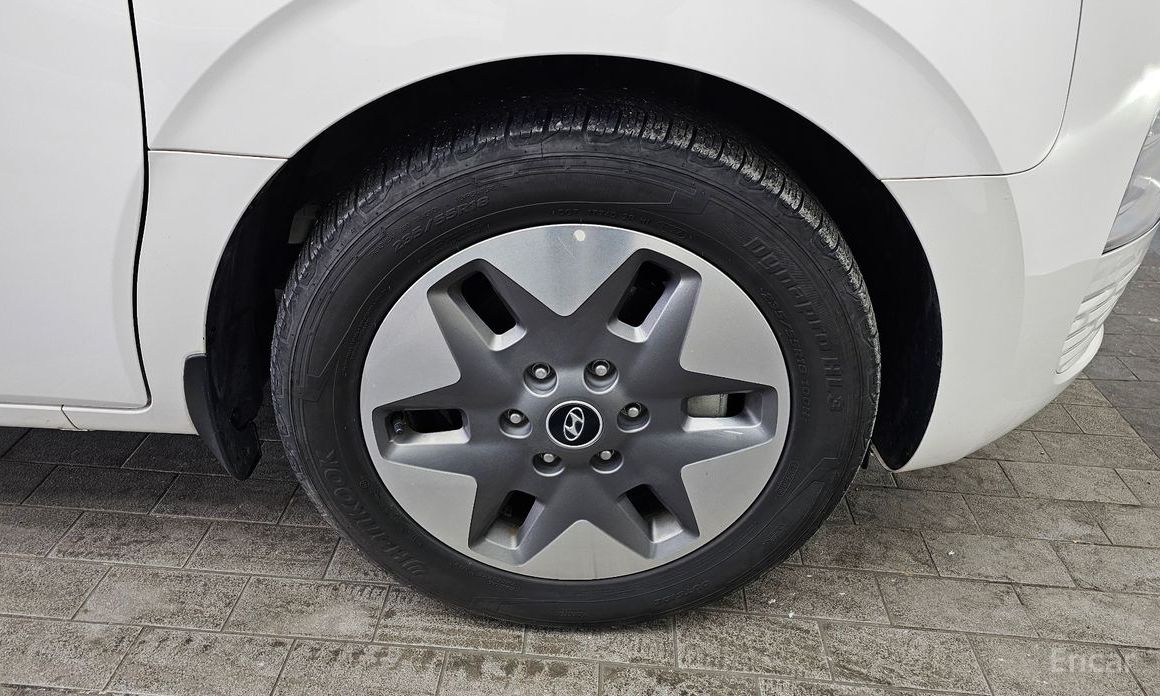  Hyundai Staria