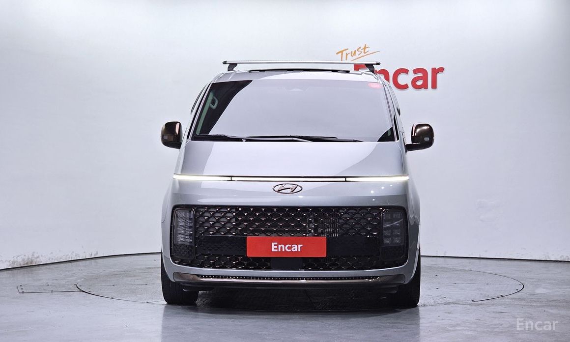  Hyundai Staria