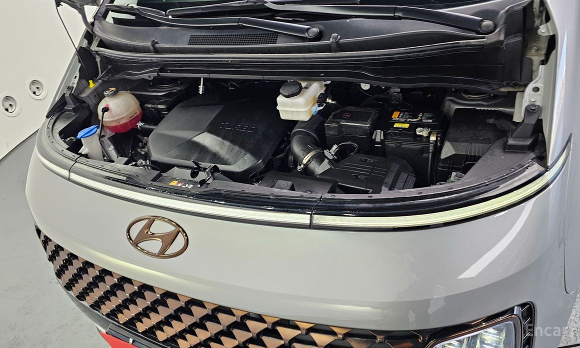  Hyundai Staria