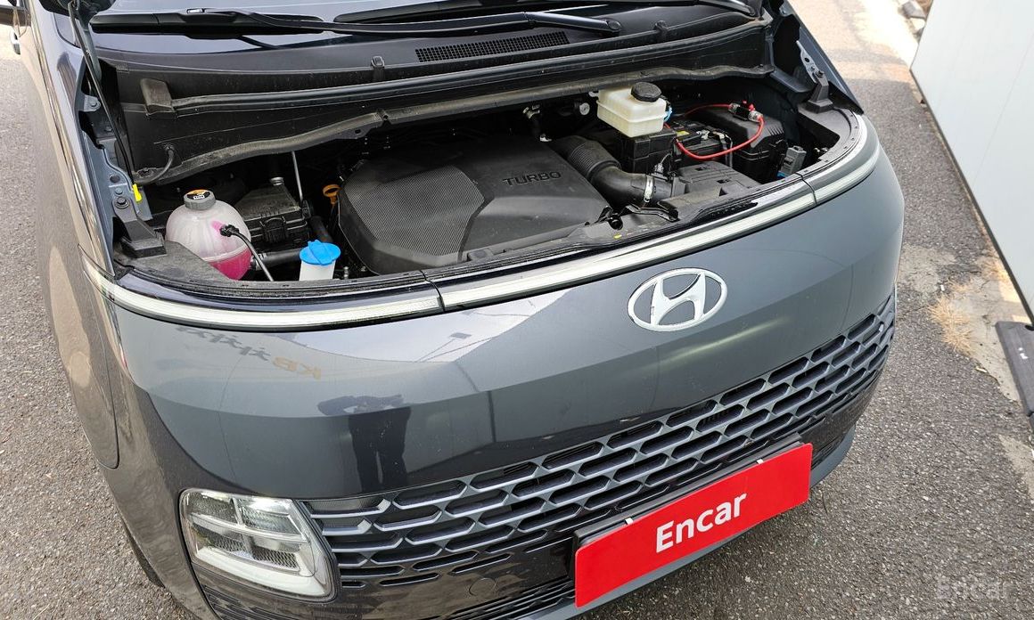  Hyundai Staria