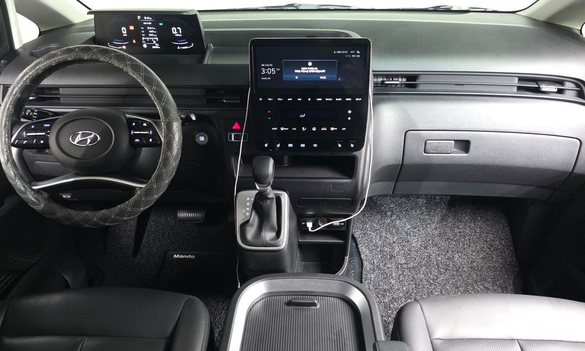  Hyundai Staria