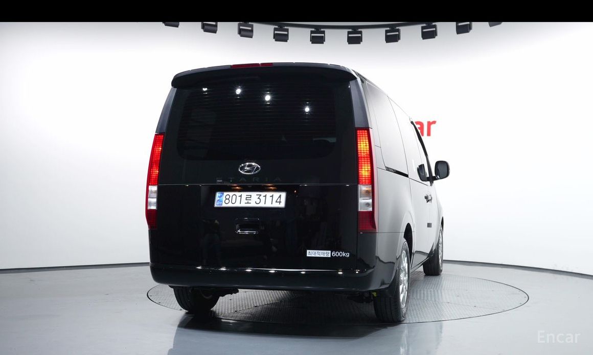  Hyundai Staria
