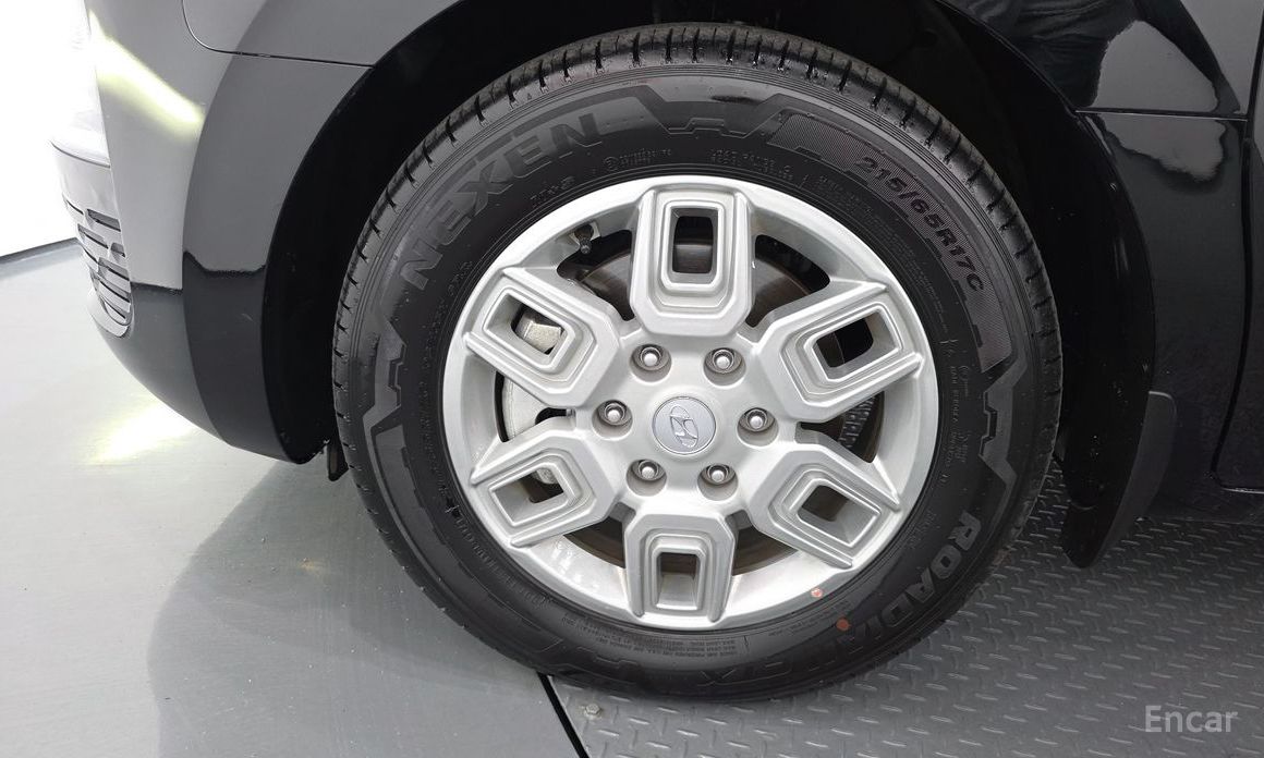  Hyundai Staria