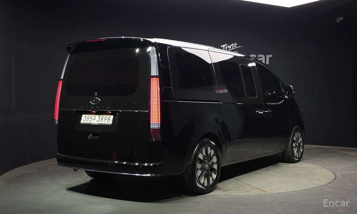  Hyundai Staria