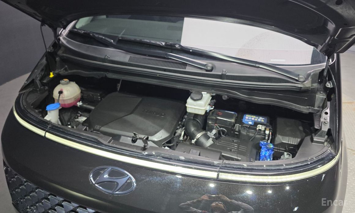  Hyundai Staria
