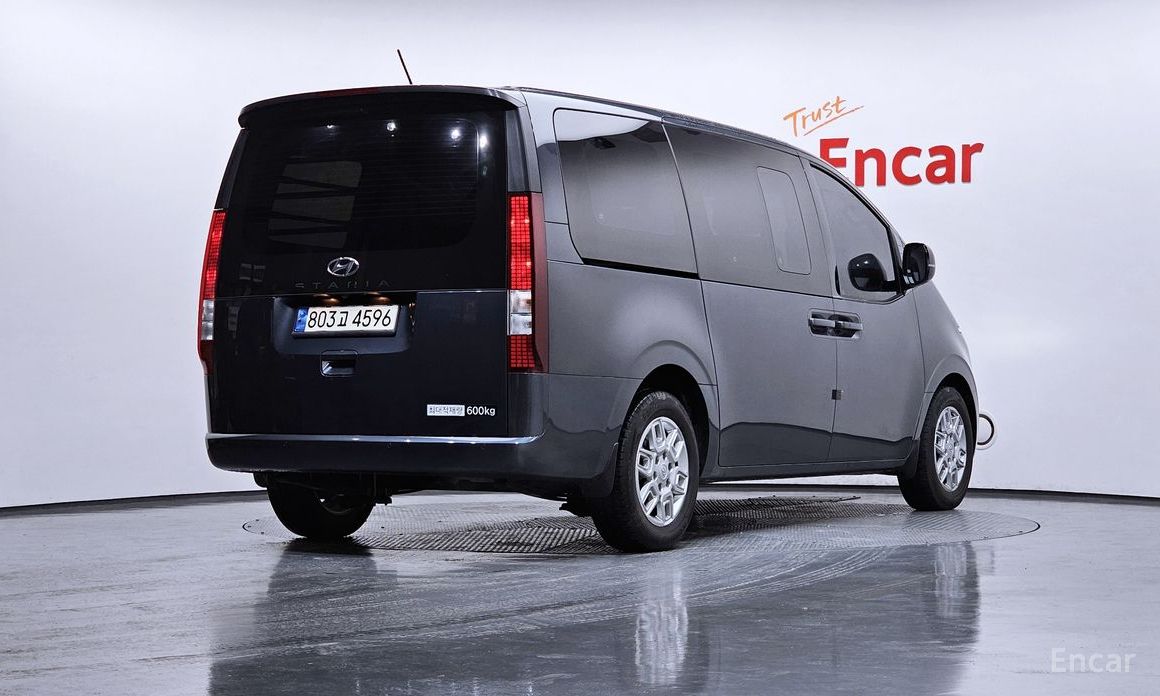  Hyundai Staria