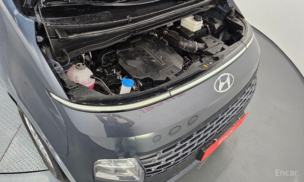  Hyundai Staria