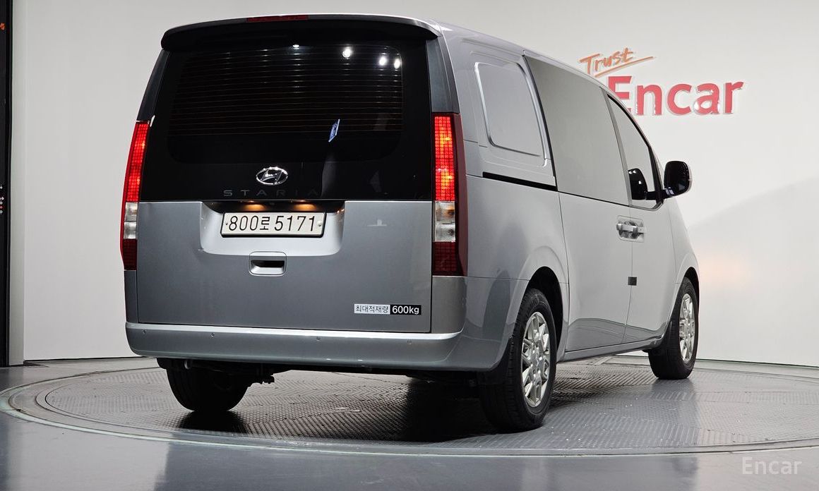  Hyundai Staria