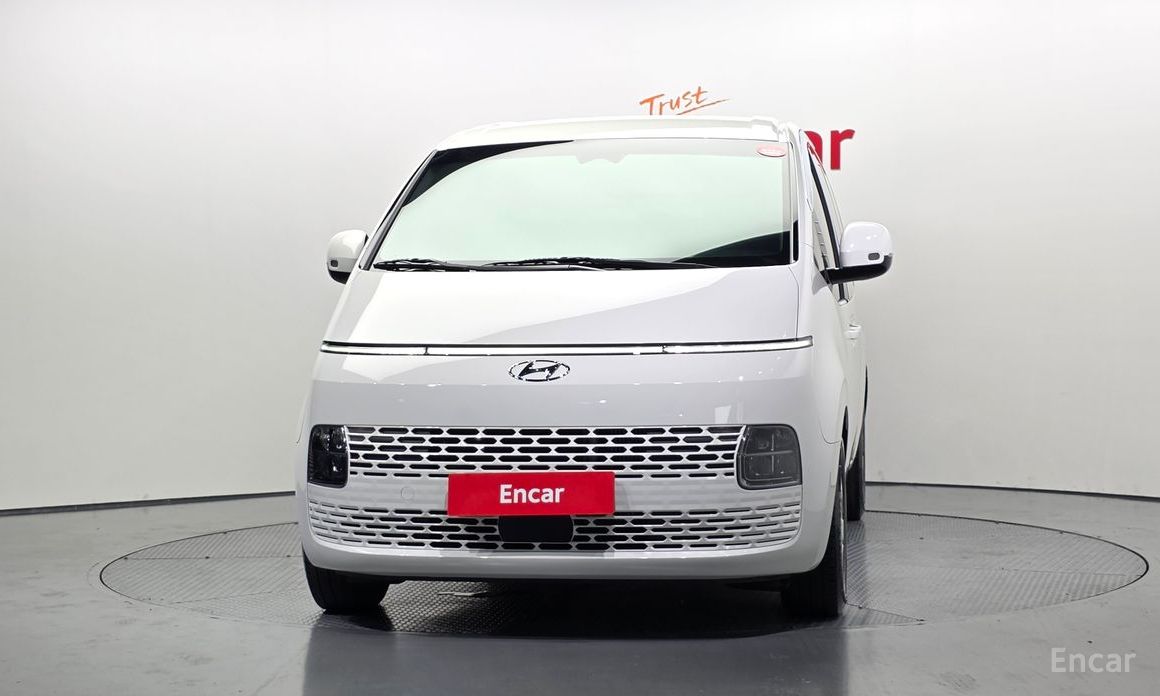  Hyundai Staria