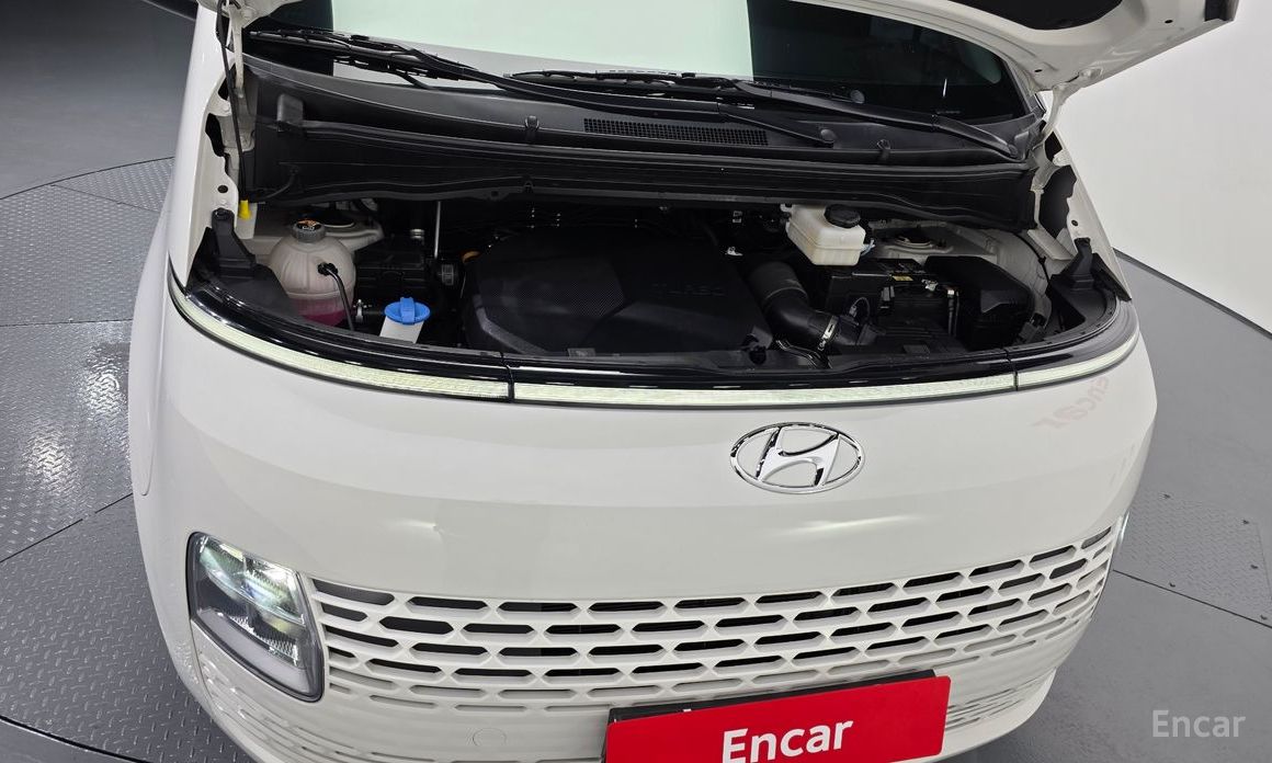  Hyundai Staria