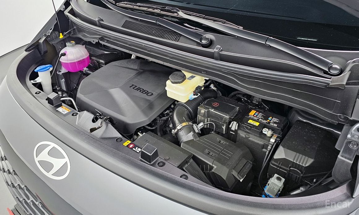 Hyundai Staria