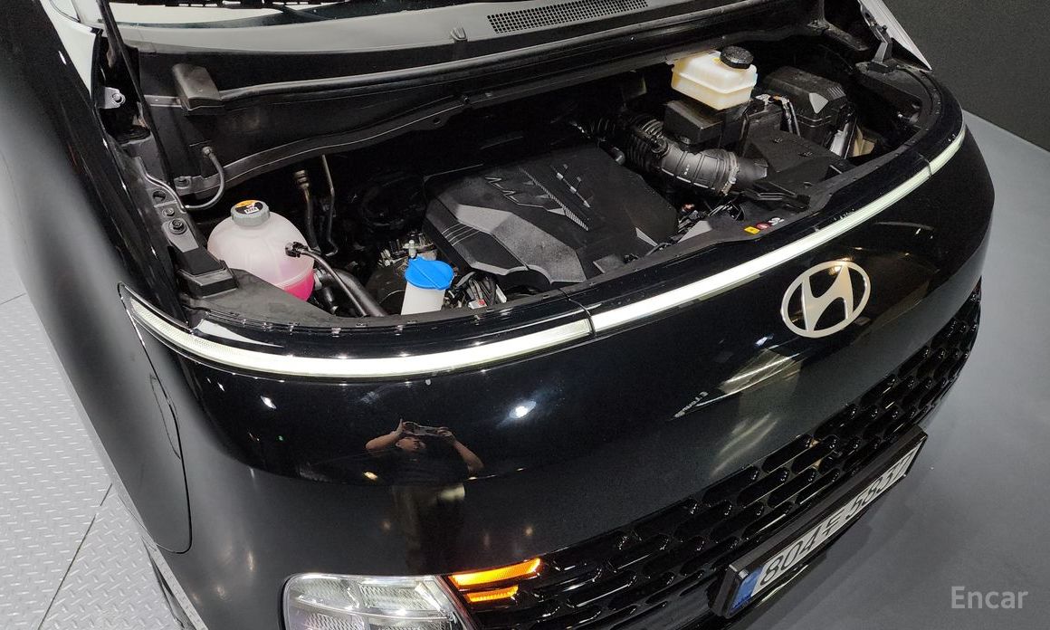  Hyundai Staria