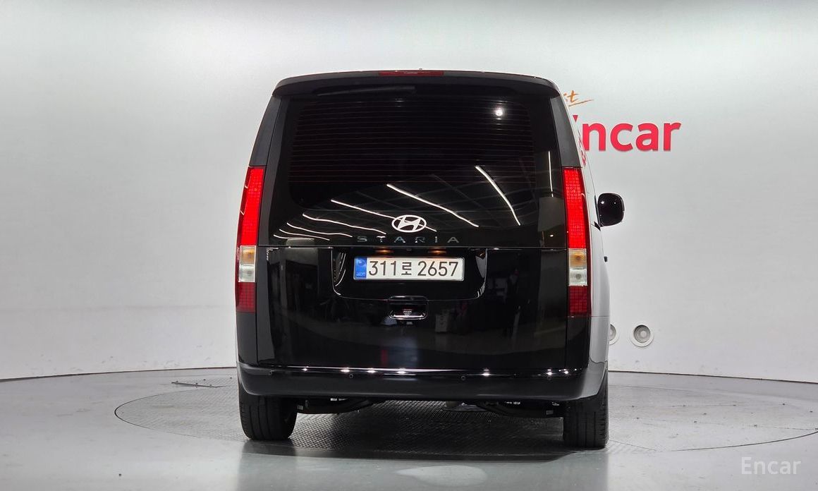  Hyundai Staria