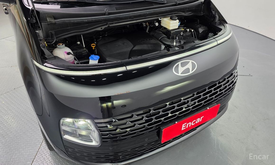  Hyundai Staria