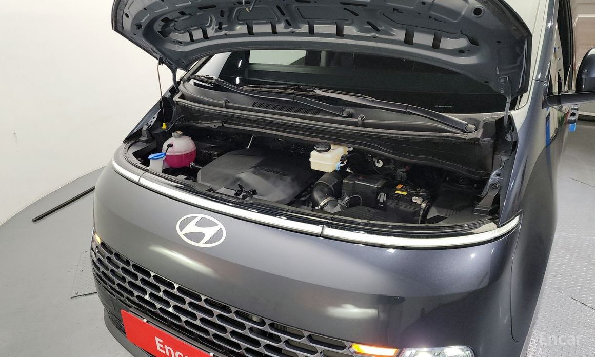  Hyundai Staria