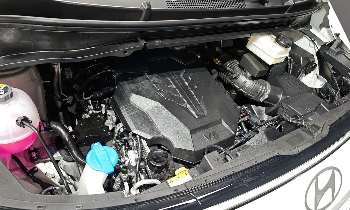 Hyundai Staria