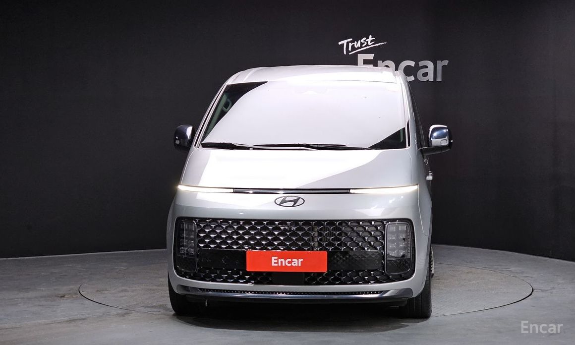  Hyundai Staria