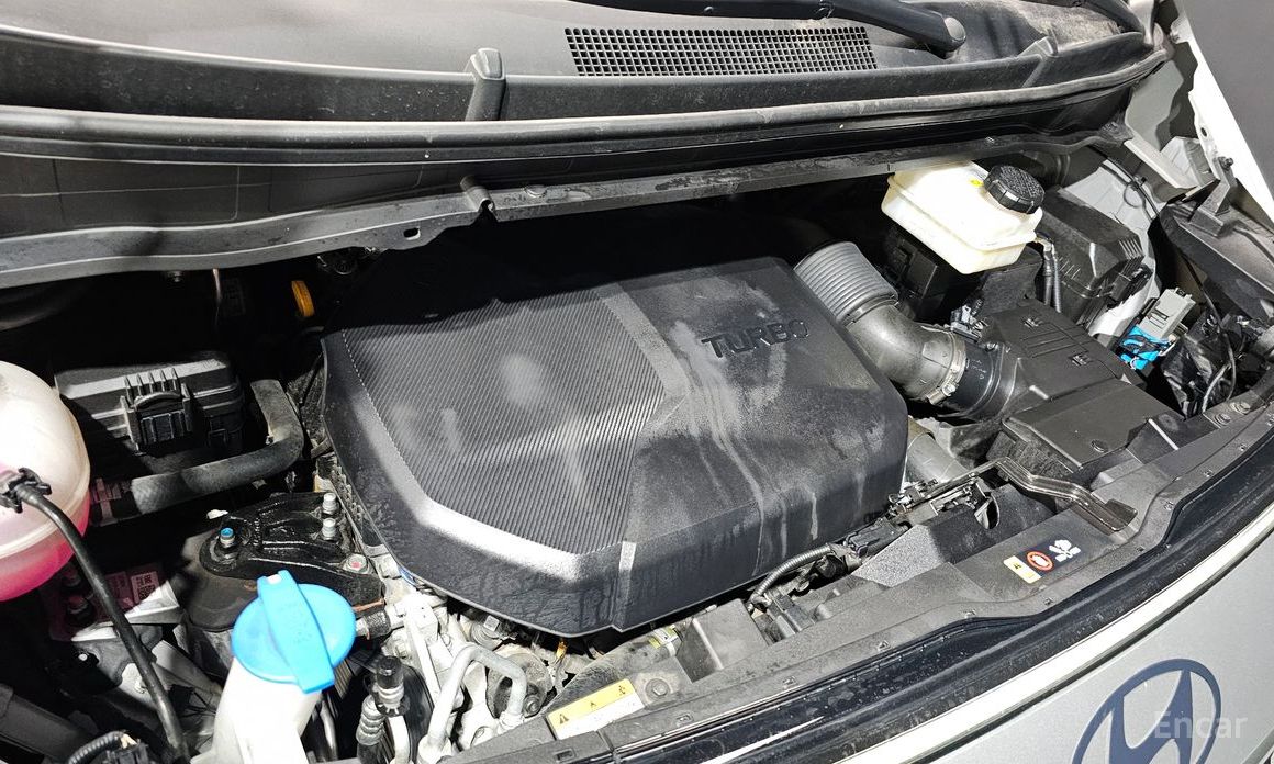 Hyundai Staria