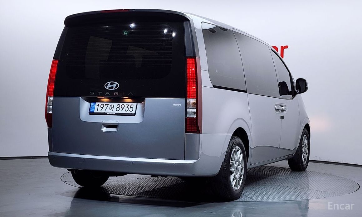  Hyundai Staria