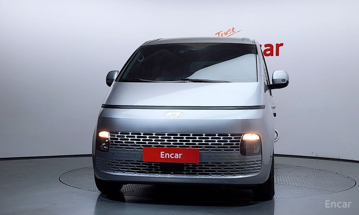  Hyundai Staria