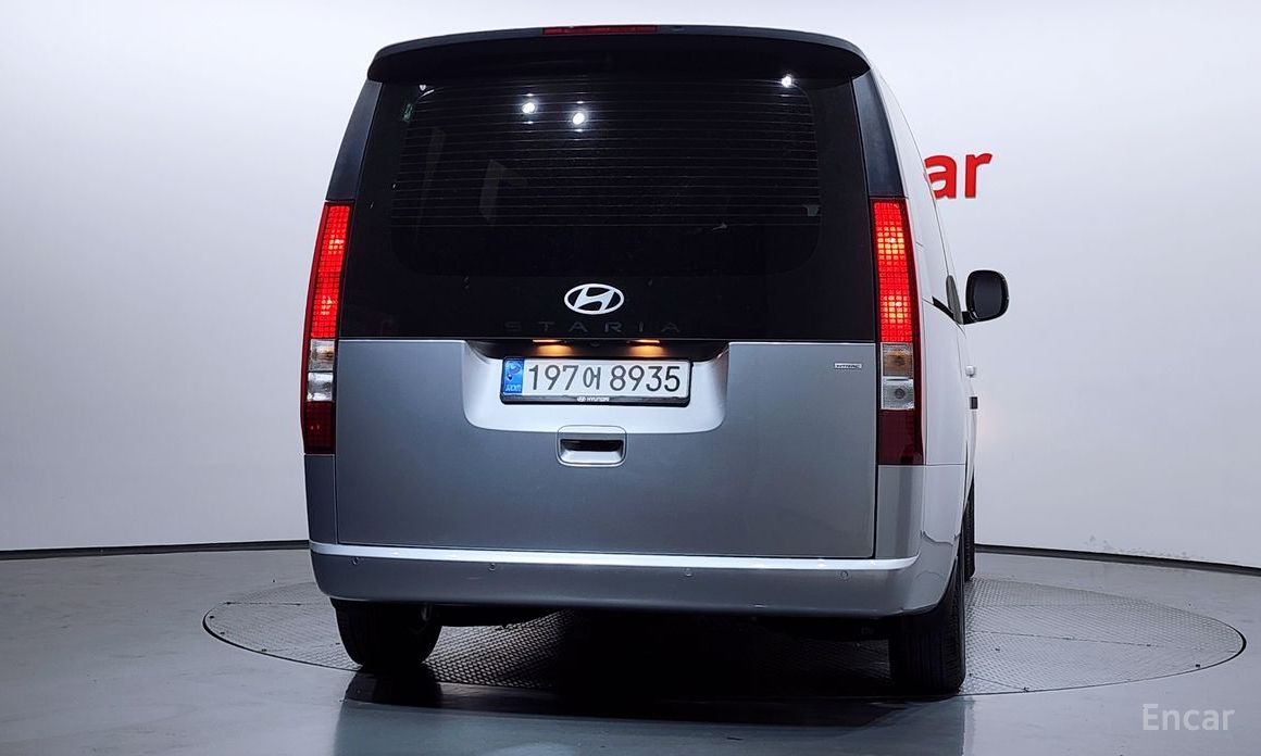  Hyundai Staria