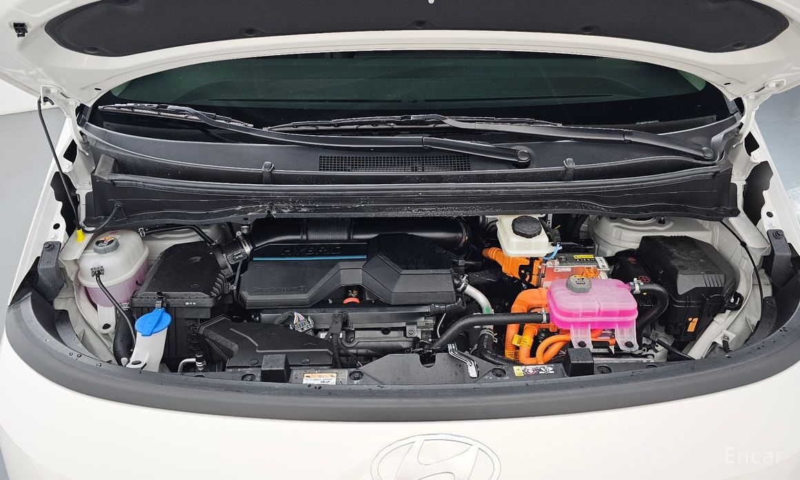  Hyundai Staria