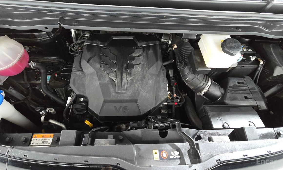  Hyundai Staria